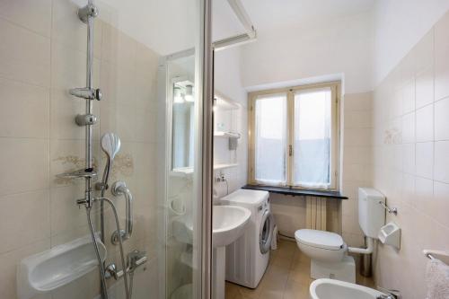 a bathroom with a toilet sink and a shower at Appartamento Orizzonte 3 A in Diano Marina