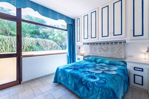 a bedroom with a bed and a large window at L'incanto in Palau