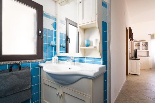 a bathroom with a sink and a mirror at Casa Masala Irgoli in Irgoli
