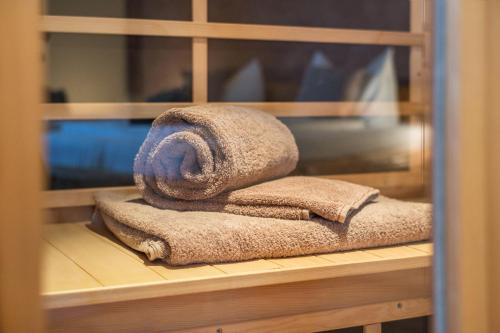 a pile of towels sitting on a shelf at Ferienwohnung Stod´l in Freyung