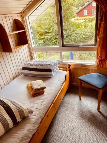 a bedroom with two beds and a window at Extertal Ferienpark Haus Sonnental in Extertal
