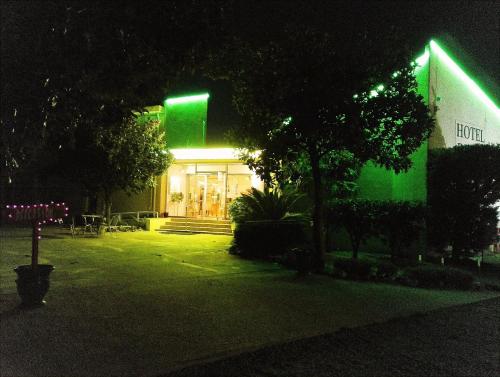 Κήπος έξω από το Hostellerie Saint Benoît