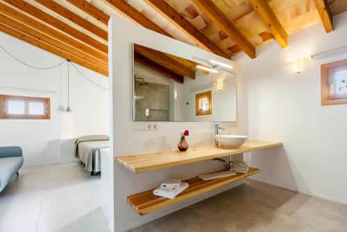 a bathroom with a sink in a room at Cases d’Alcudiarrom in Vilafranca de Bonany