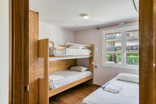 two bunk beds in a small room with a window at Olga in Platja d'Aro