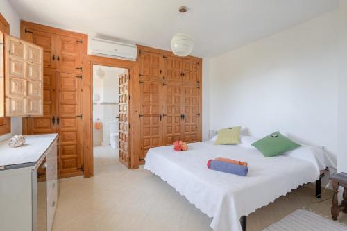a white room with two beds and a kitchen at Apartment Luna in Salobreña