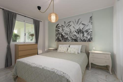 a bedroom with a bed and a pendant light at Casa Patagonia in Manilva