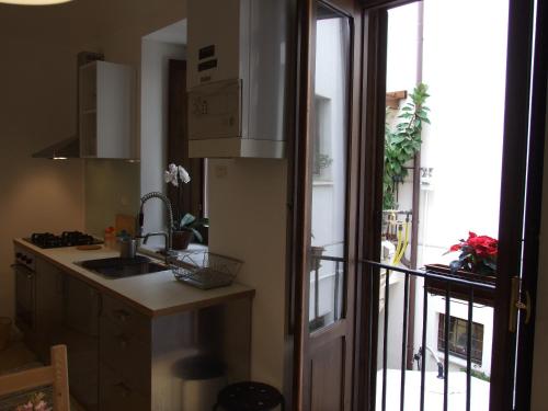 Una cocina o kitchenette en L'Atelier Dei Quattro Canti