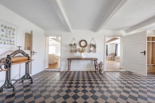 a room with a table and a mirror at Knutzenswarft - Deichgraf in Westerhever