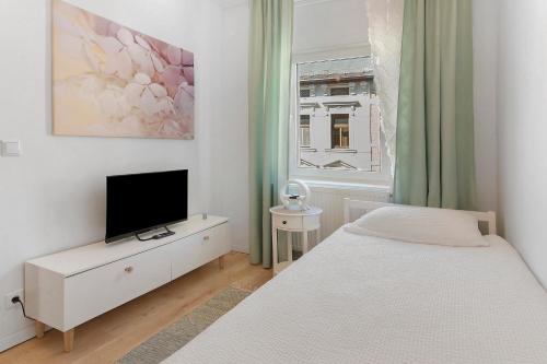 a bedroom with a bed and a television on a dresser at Haus Gera in Gera