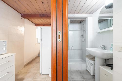 a bathroom with a sink and a toilet and a tub at In casetta in Cagliari