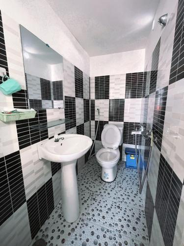 a bathroom with a sink and a toilet at Mimosa 5 Hotel - Phan Rang in Bắc Sớn