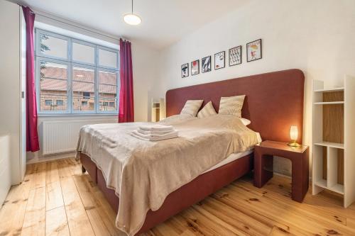 a bedroom with a large bed and a window at Suite mit Wintergarten in Dedelstorf