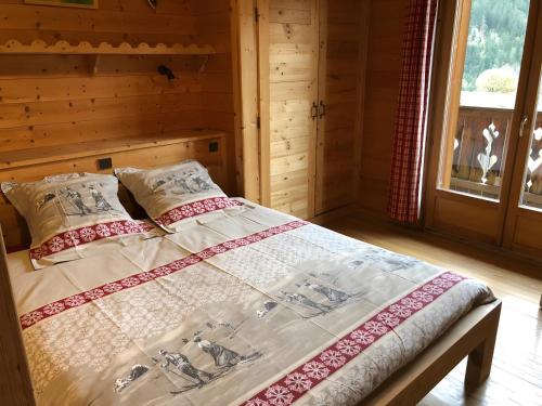 En eller flere senge i et værelse på Chalet Juliette
