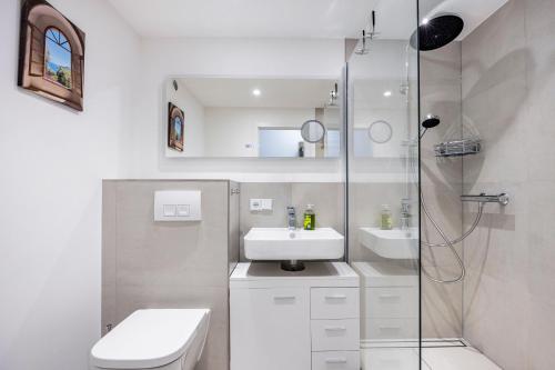 a bathroom with a toilet and a sink and a shower at Al Mare in Wunstorf
