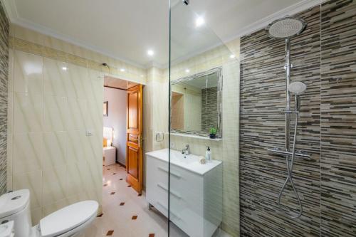 a bathroom with a shower and a toilet and a sink at Apartamento Socorro 39-1 in Felanitx