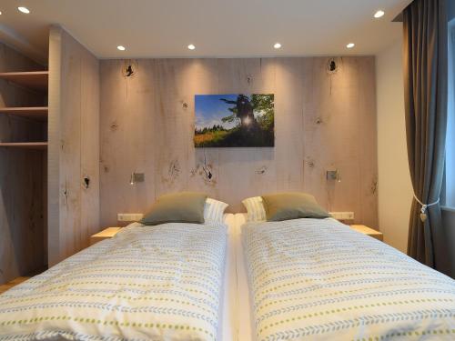 two beds sitting next to each other in a bedroom at Ferienwohnung Am Lennepark in Schmallenberg