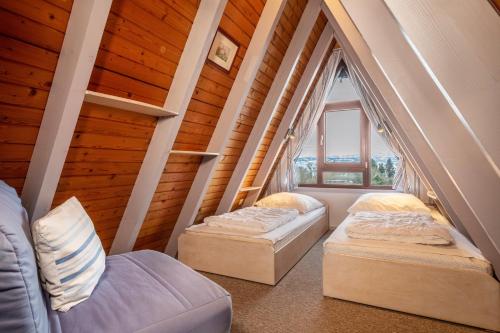 two beds in a room with a attic at Seeblick in Immenstaad am Bodensee