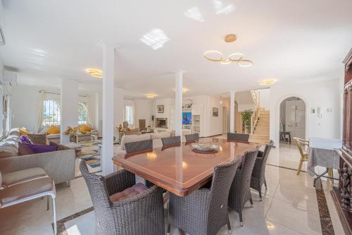 Marbella Villa 16 Persons -Pool