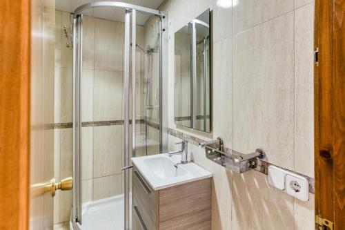 a bathroom with a sink and a shower at Platja Mar 3º in L'Escala