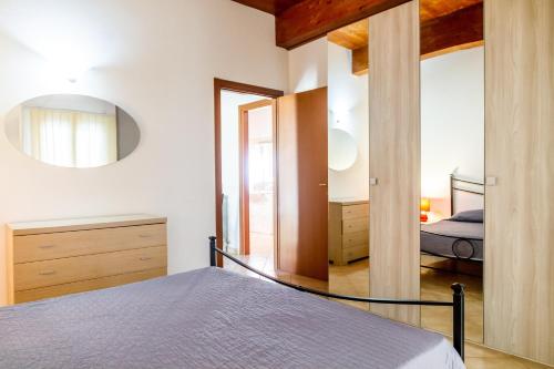 a bedroom with a bed and a mirror at Aria in Follonica