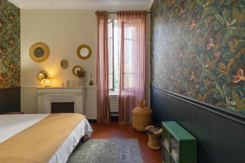 a bedroom with a bed and a painting on the wall at Charmant appartement centre Ajaccio in Ajaccio
