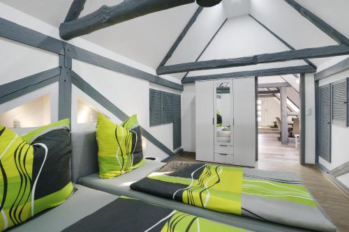 a bedroom with a bed with yellow and black at Ferienwohnung Sophie in Lauchhammer