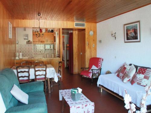 Apartment for 5 people with pool