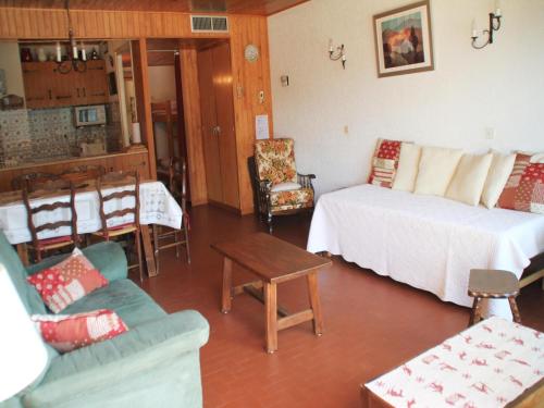Apartment for 5 people with pool
