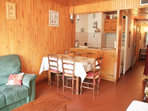 Apartment for 5 people with pool