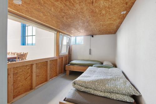 a small room with a bed and a window at Ferienwohnung Atelier in Schopfheim
