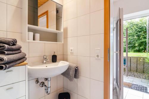 a bathroom with a sink and a mirror at Ferienwohnung in ruhiger Lage in Überlingen