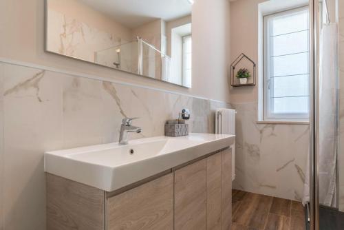a bathroom with a sink and a mirror at Villa Vacanze Pink Lady in Tuenno