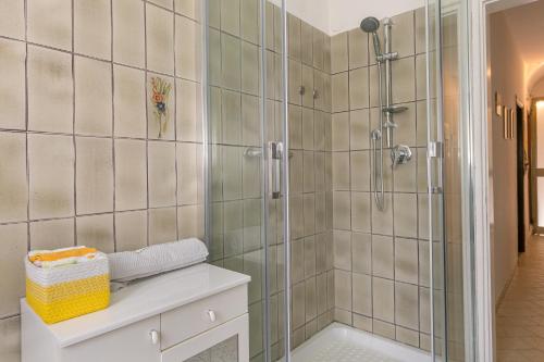 a bathroom with a shower with a glass door at Appartamento Stella in Chianni