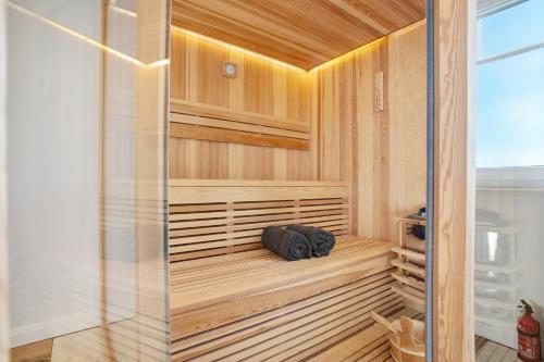 a sauna with wooden walls and a glass door at Meerzeit in Mellnitz