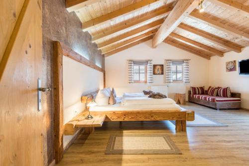 a bedroom with a bed in a room with wooden ceilings at Ferienwohnung Stub´n in Freyung