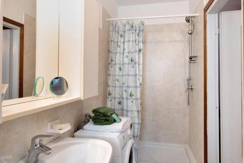 a bathroom with a toilet and a sink and a shower at Orizzonte Calmo in Borghetto Di Borbera