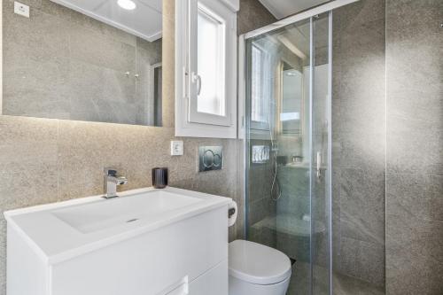 a bathroom with a white sink and a shower at El Sueño in Orihuela