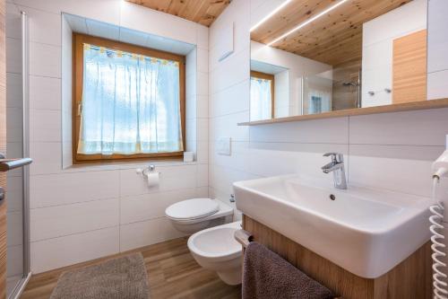 a bathroom with a sink and a toilet at Heiserhof App Apfel in Racines