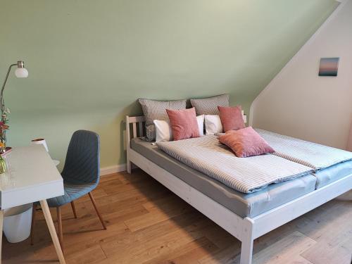 a bed with pink pillows on it in a room at Muhrbach in Weier
