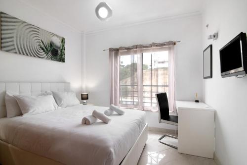 Flat with Pool Marina and Sea View