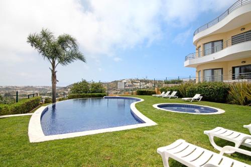 Flat with Pool Marina and Sea View