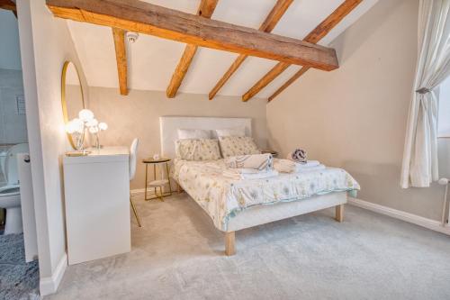 a bedroom with a bed in a room at La Maison Roudier in Razac-dʼEymet