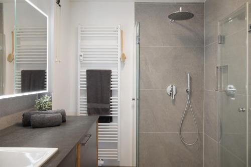 a bathroom with a shower and a sink at Ferienwohnung Pfingstrose in Garmisch-Partenkirchen