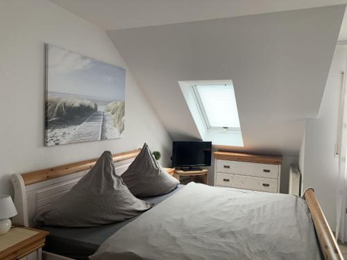 a bedroom with a bed and a desk and a window at Haus Zum Haiden in Bodman-Ludwigshafen