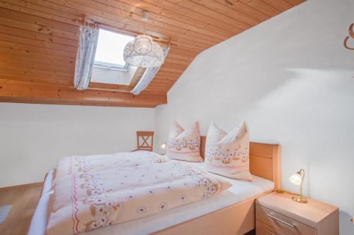 a bedroom with a bed and a window at Ferienwohnung Wennesz 2 in Chieming
