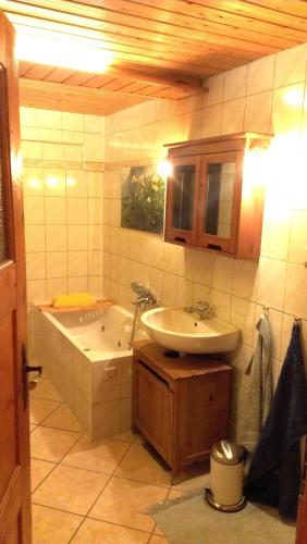 a bathroom with a tub and a sink and a bath tub at Ferienwohnung Seilerberg in Freiberg