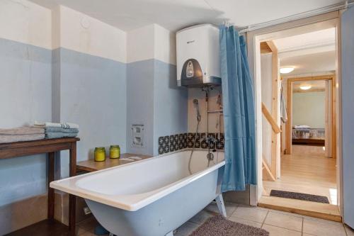 a large white tub in a bathroom with a hallway at Ferienwohnung Alte Bauernkate in Süderholz