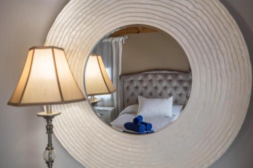 a mirror with a blue teddy bear in front of a bed at Villa María in Tinajo