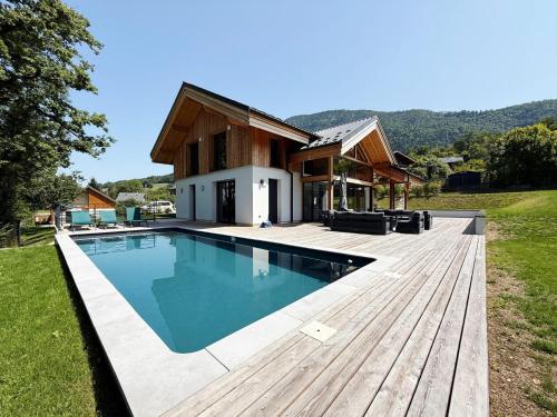Piscina a Chalet Rossanaz o a prop
