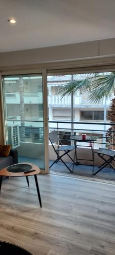 T2 hyper centre de juan les pins